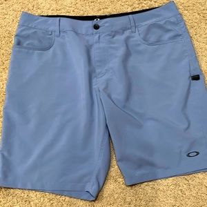 Men’s size 40 Oakley golf shorts